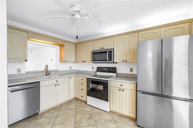 7700 SUN ISLAND DRIVE S 401, South Pasadena, FL 33707