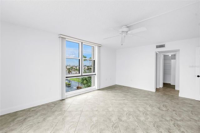 7700 SUN ISLAND DRIVE S 401, South Pasadena, FL 33707