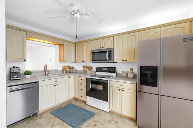 7700 SUN ISLAND DRIVE S 401, South Pasadena, FL 33707