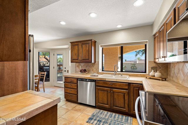 1558 E Bright Angel Drive, Oro Valley, AZ 85755