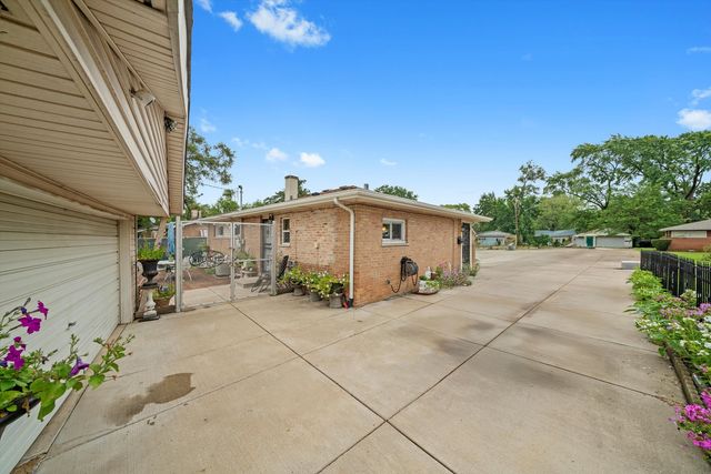 3048 Sherwood Avenue, Markham, IL 60428