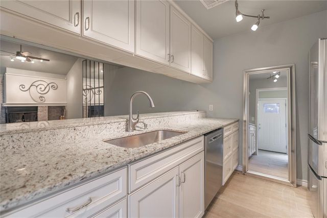 2922 Stonepoint Drive, Edmond, OK 73034