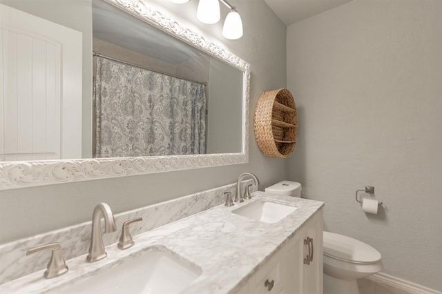 2922 Stonepoint Drive, Edmond, OK 73034