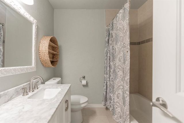 2922 Stonepoint Drive, Edmond, OK 73034