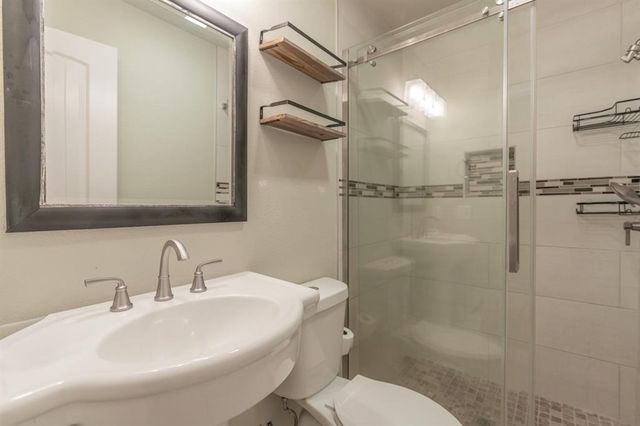 2922 Stonepoint Drive, Edmond, OK 73034