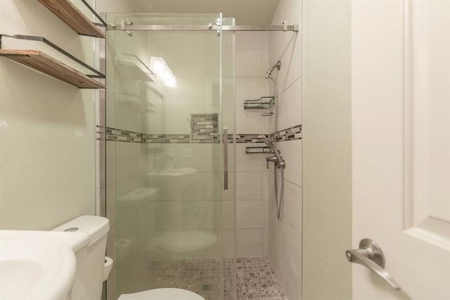 2922 Stonepoint Drive, Edmond, OK 73034