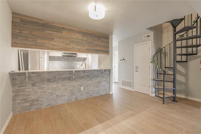 2922 Stonepoint Drive, Edmond, OK 73034