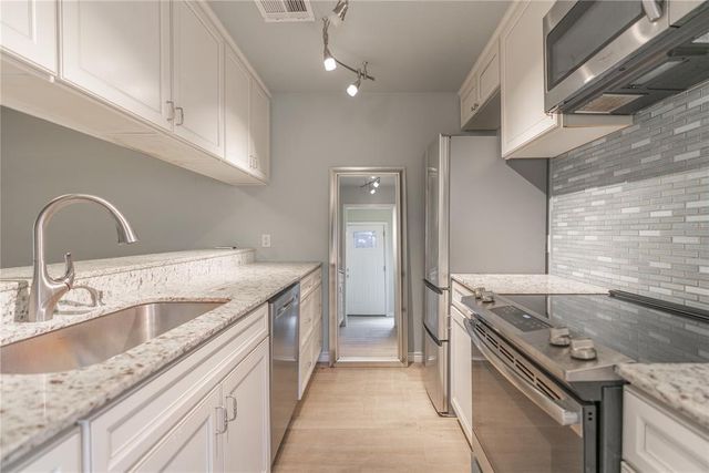 2922 Stonepoint Drive, Edmond, OK 73034