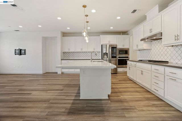 3195 Paxton St, Lathrop, CA 95330