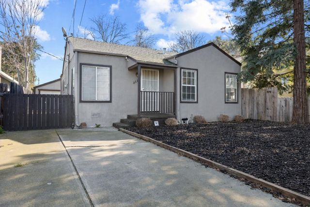 3517 38th Street, Sacramento, CA 95817