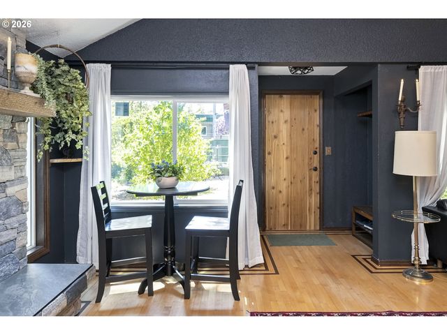 9345 Ne BROADWAY, Portland, OR 97220