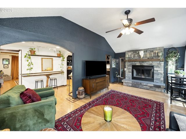 9345 Ne BROADWAY, Portland, OR 97220