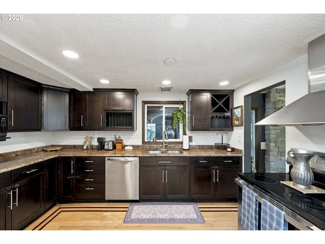 9345 Ne BROADWAY, Portland, OR 97220