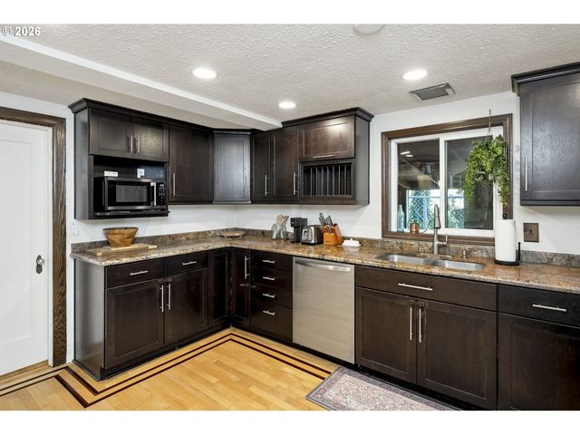 9345 Ne BROADWAY, Portland, OR 97220