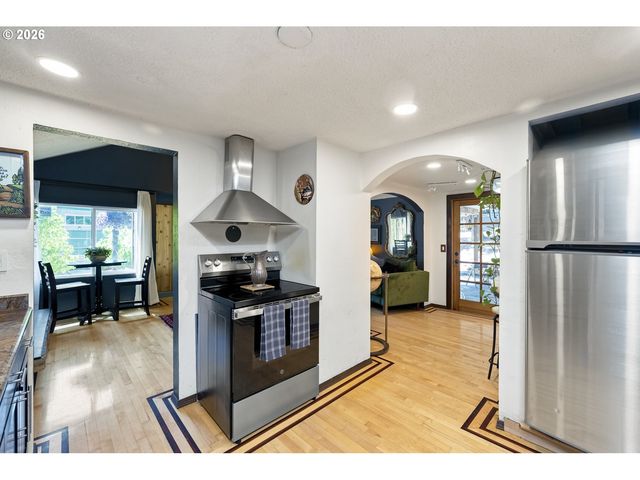 9345 Ne BROADWAY, Portland, OR 97220