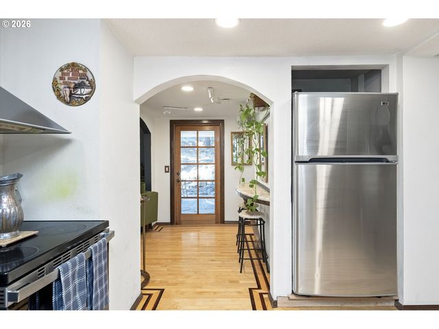 9345 Ne BROADWAY, Portland, OR 97220