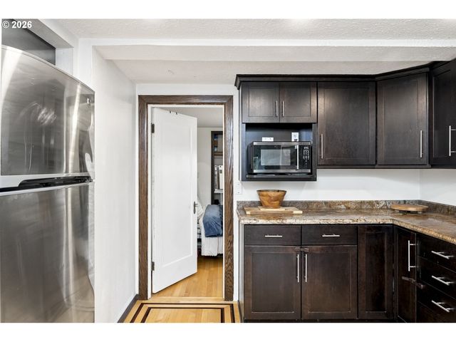 9345 Ne BROADWAY, Portland, OR 97220