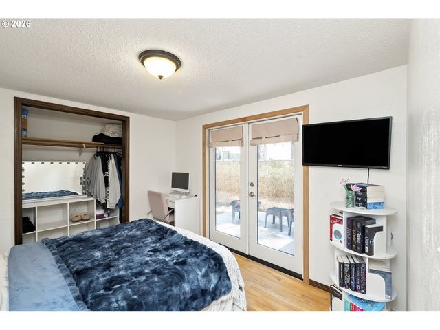 9345 Ne BROADWAY, Portland, OR 97220