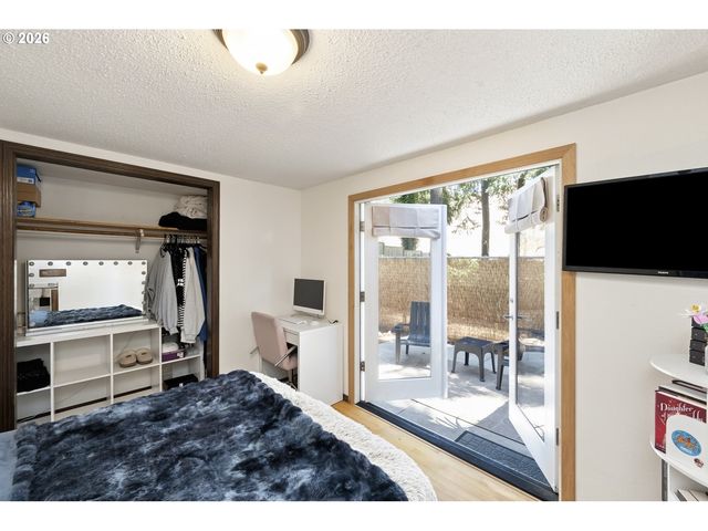 9345 Ne BROADWAY, Portland, OR 97220