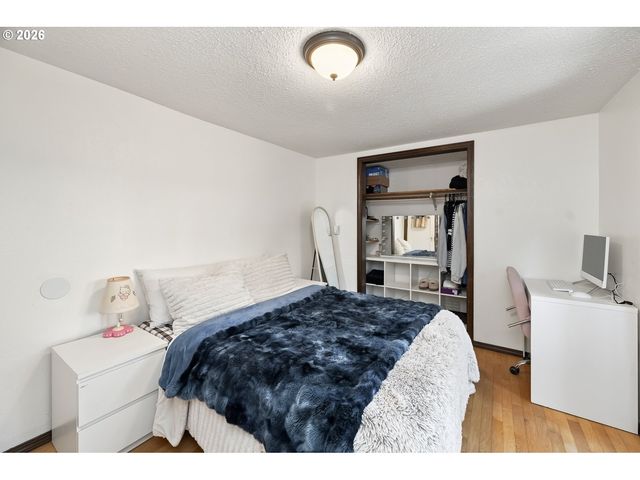 9345 Ne BROADWAY, Portland, OR 97220