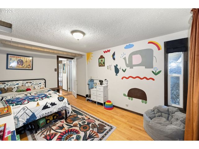 9345 Ne BROADWAY, Portland, OR 97220