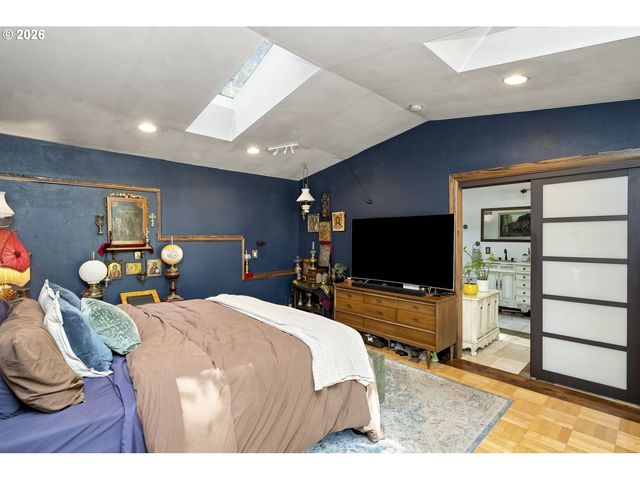9345 Ne BROADWAY, Portland, OR 97220