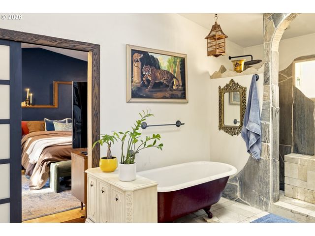 9345 Ne BROADWAY, Portland, OR 97220