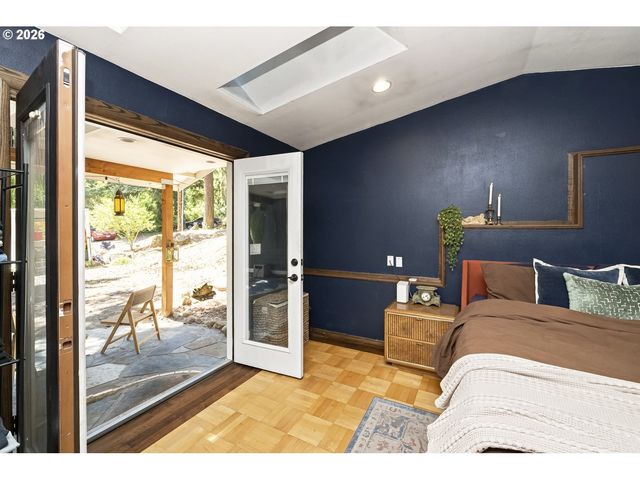 9345 Ne BROADWAY, Portland, OR 97220
