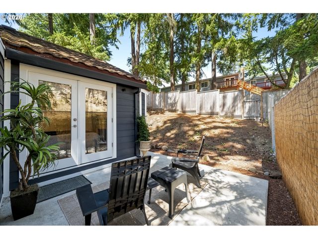 9345 Ne BROADWAY, Portland, OR 97220