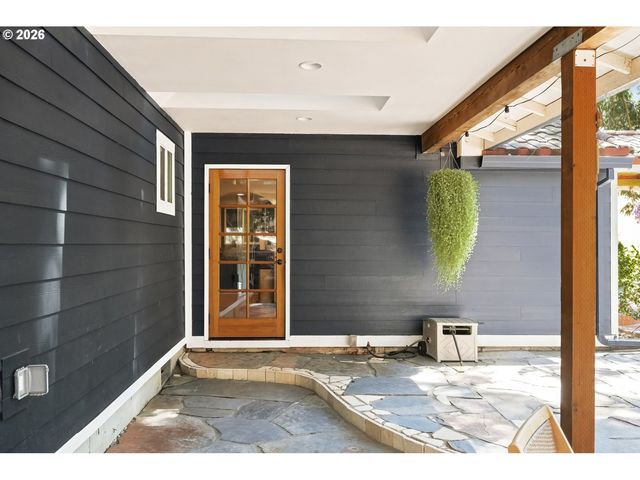 9345 Ne BROADWAY, Portland, OR 97220