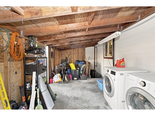 9345 Ne BROADWAY, Portland, OR 97220