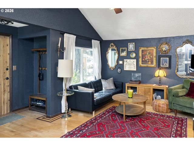 9345 Ne BROADWAY, Portland, OR 97220
