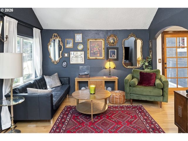 9345 Ne BROADWAY, Portland, OR 97220
