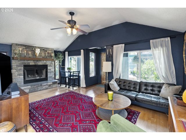 9345 Ne BROADWAY, Portland, OR 97220