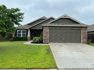 2704 N 21st Street, Broken Arrow, OK 74012