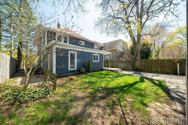 437 Rosewood Avenue Se, East Grand Rapids, MI 49506