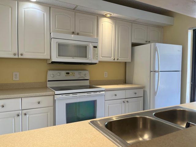 621 6th Way, West Palm Beach, FL 33407