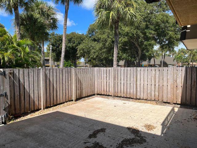 621 6th Way, West Palm Beach, FL 33407