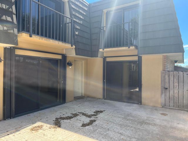 621 6th Way, West Palm Beach, FL 33407