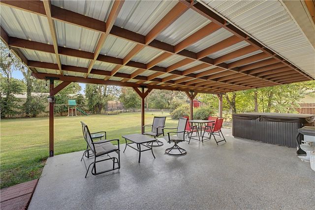 22575 Meadow Street, Siloam Springs, AR 72761