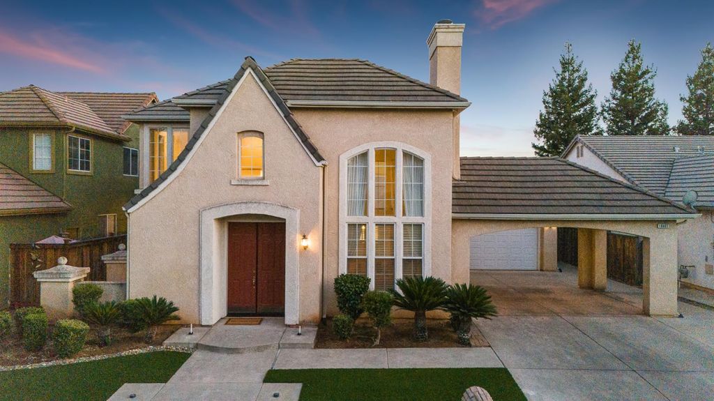 10403 E Fieldstone Avenue, Clovis, CA 93619