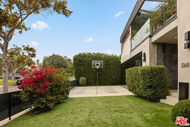 1368 Beckwith Avenue, Los Angeles, CA 90049