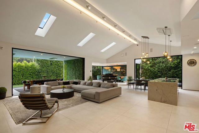 1368 Beckwith Avenue, Los Angeles, CA 90049