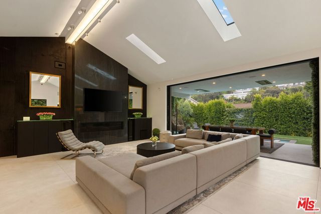 1368 Beckwith Avenue, Los Angeles, CA 90049
