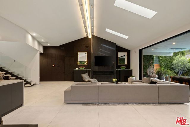 1368 Beckwith Avenue, Los Angeles, CA 90049
