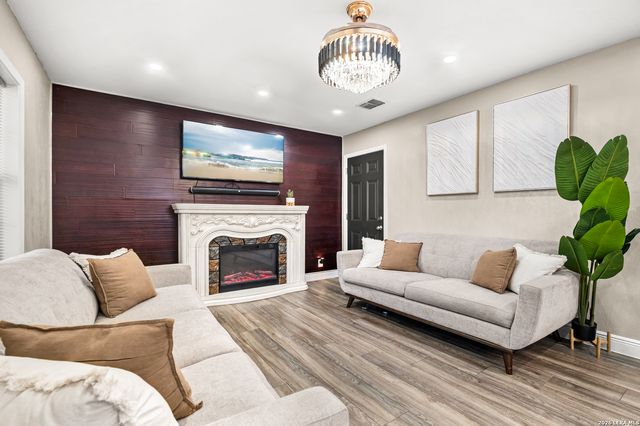 126 Lincolnshire, San Antonio, TX 78220