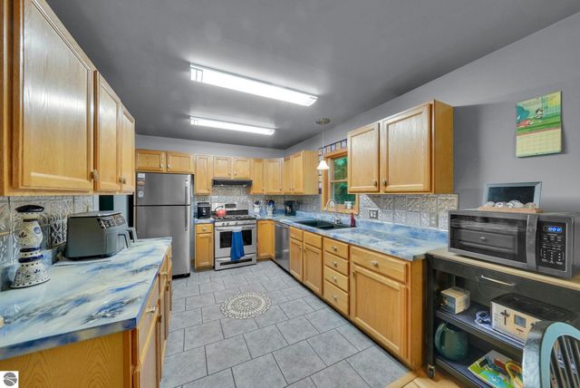 17924 River Bluffs Drive, Hersey, MI 49639
