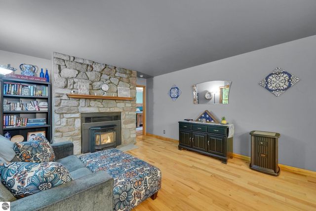 17924 River Bluffs Drive, Hersey, MI 49639