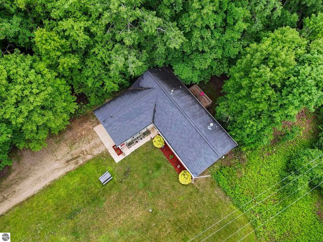 17924 River Bluffs Drive, Hersey, MI 49639