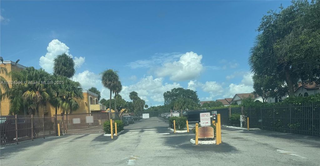 17901 NW 68 T208, Hialeah, FL 33015